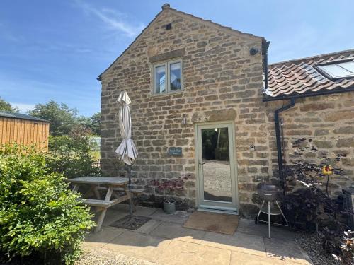 Pickering House | Cozy Bank Top Barn: Pet-Friendly Retreat for Two