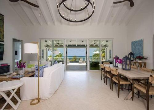 North Palmetto Point Villa | Inviting Retreat: Banks Road Home with Heated Pool Oasis
