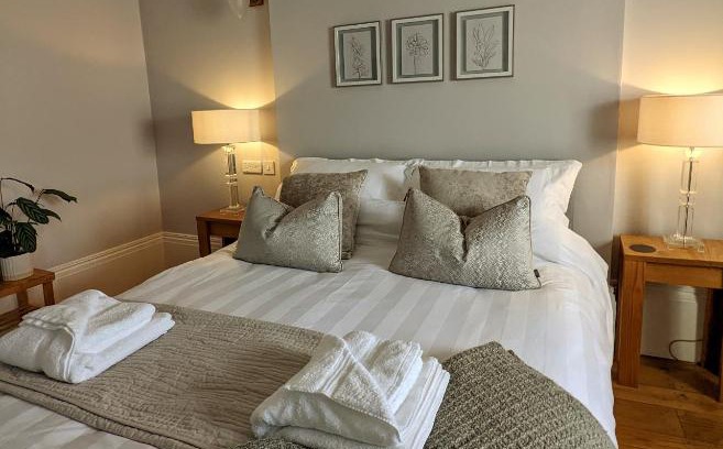 Minster on Sea House | Inviting Banks Bed & Continental Breakfast - Rated 9/10!
