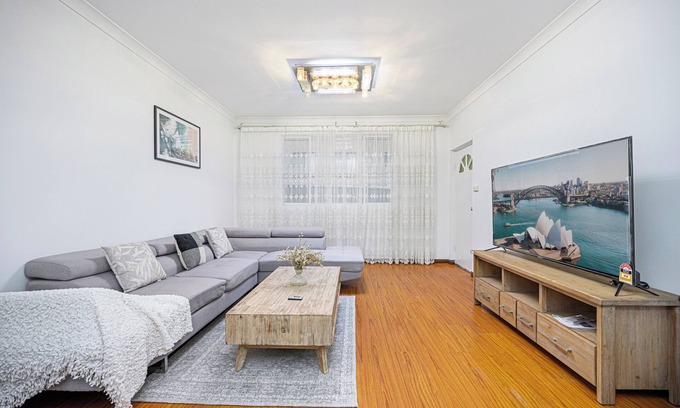 Bankstown House | Bankstown3br near train station