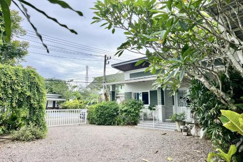 Krabi Bed & Breakfast | Discover Bann Kam B&B: Family-Friendly with Breakfast Included