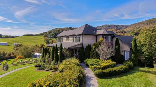 Banner Elk House | Discover the Banner Elk Winery Villa with Family-Friendly Fun