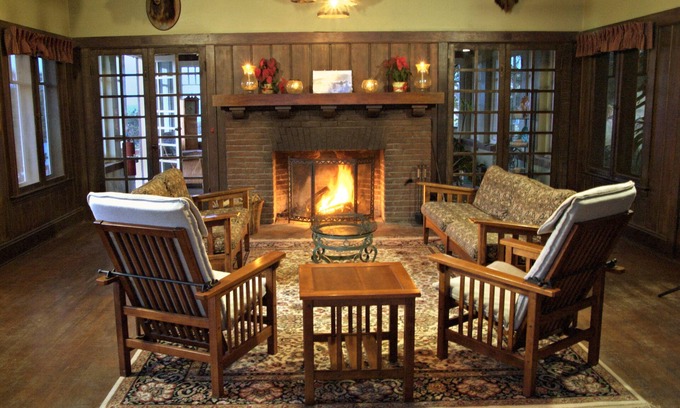 Two Harbors House | Discover Banning House Lodge: Spa Retreat with Breakfast