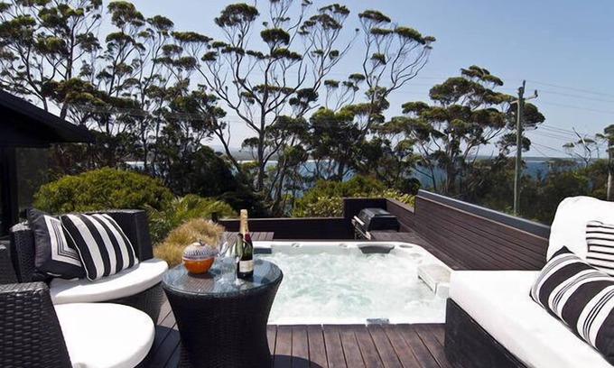 Mollymook Beach House | Experience BANNISTER COVE MOLLYMOOK - Art House Retreat