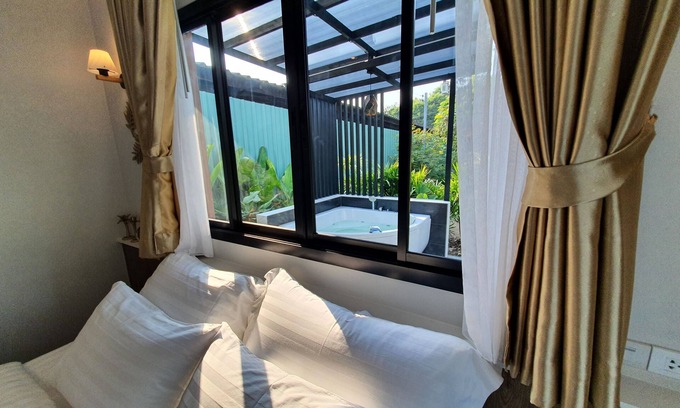 Sattahip Hotel | Guest Rated: Bannjamjuree Resort Sattahip with Breakfast