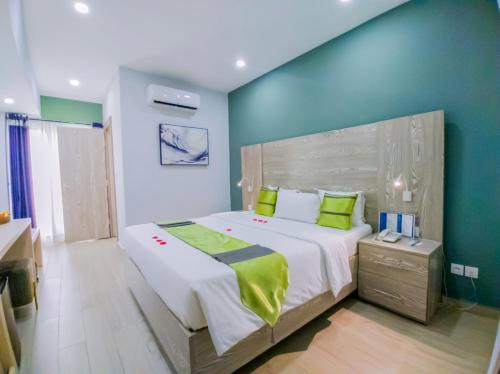 Akwa II Hotel | Relax at Bano Palace Hotel with Pool and Ocean Views