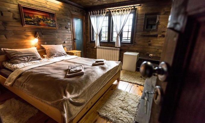 Kvartal Noviya Grad House | Elegant Banskovilla Zlateva House: Pet-Friendly Retreat