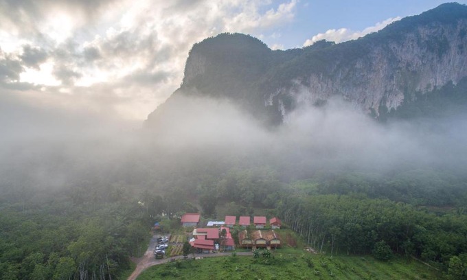 Ban Ta Khun Hotel | Oceanfront Bansuanphutarn with Breakfast & Family Amenities