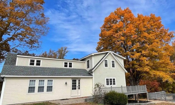 Lakeside House | Pet-Friendly Retreat at Bantam Beauty, Close to Nature!