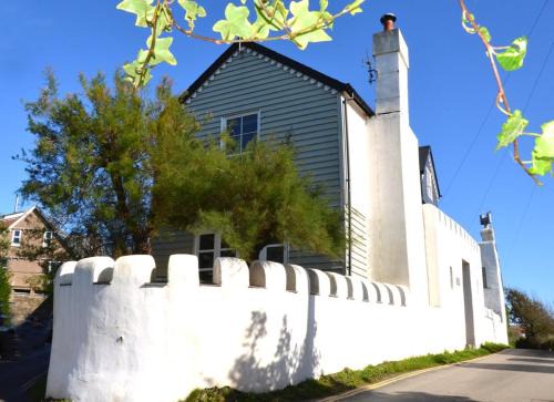 Bantham House | Bantham House: Steps from Beaches with Premier Amenities