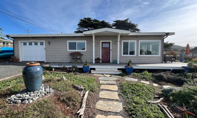 Bodega Bay House | Cozy Banyan House - Beach Cottage with Family Amenities