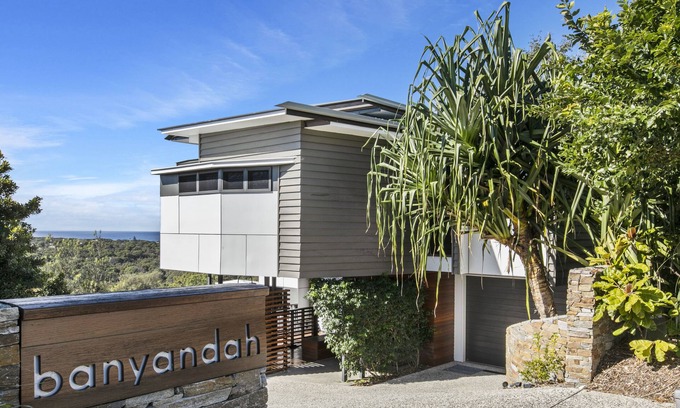 Point Lookout House | Elegant Banyandah Beachhouse: Guest Rated 9.8 & Family Friendly