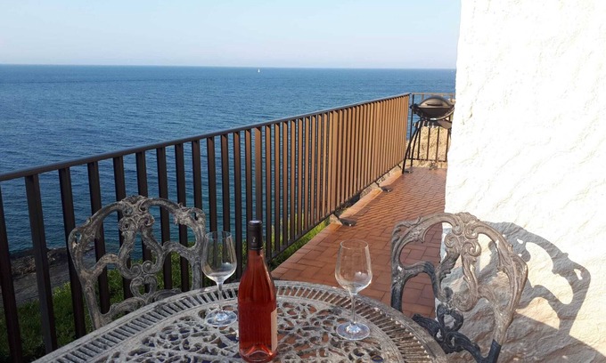 Banyuls-sur-Mer House | Beachside Retreat: Breathtaking Sea Views Just Steps Away