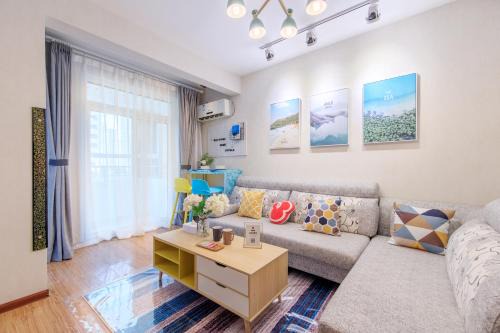 Lianchi District Apartment | Discover Baoding Jingxiu: Pet-Friendly 4-Star Stay