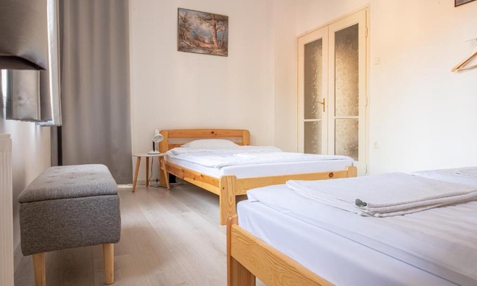 Szeged Apartment | Barát Vendégház - Cozy Guesthouse with Private Garden