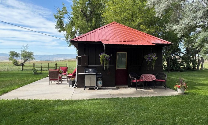 Meeker House | Ideal Bar 7 Bunk House for OHV Adventures & Relaxation
