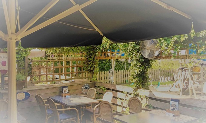 Steenbergen Hotel | Delightful Bar-Bistro-Hotel DOK with Family-Friendly Amenities