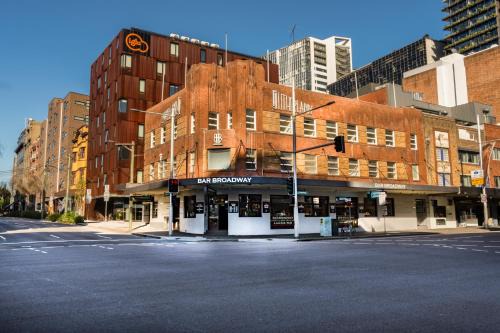 Chippendale Hotel | Discover Bar Broadway: Family-Friendly with Pool & Dining