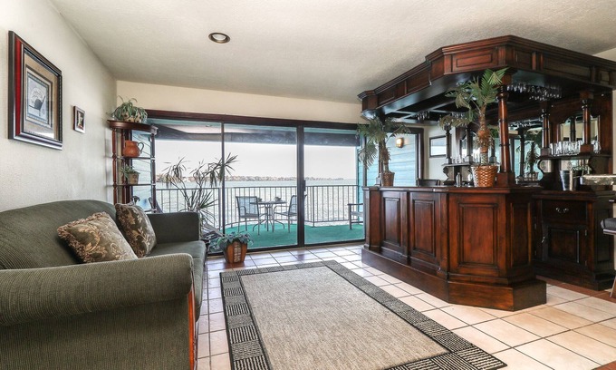 Seven Coves Condo | Perfect Bar Suite for Holidays & Poker Night Getaways