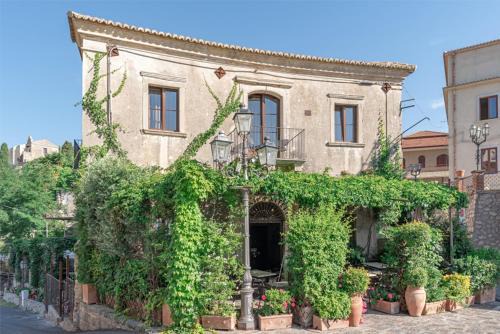 Savoca House | Discover Bar Vitelli Suites with Oceanfront Views & Pool
