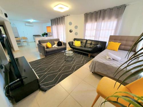 Eilat Apartment | Relax at Barak Royal Suites with Garden Hot Tub & Ocean Views