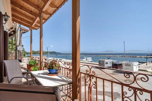 Vonitsa House | Experience Barba Panais' House: Oceanfront Family Retreat