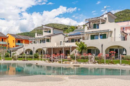 Pietra Ligure House | Discover Barbaciiu Vacanze Green: 4-Star Oceanfront Retreat