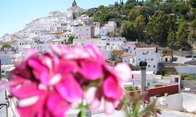 Alcala de los Gazules Cottage | Cozy Barbara's House for Two with Spa & Pet-Friendly Perks