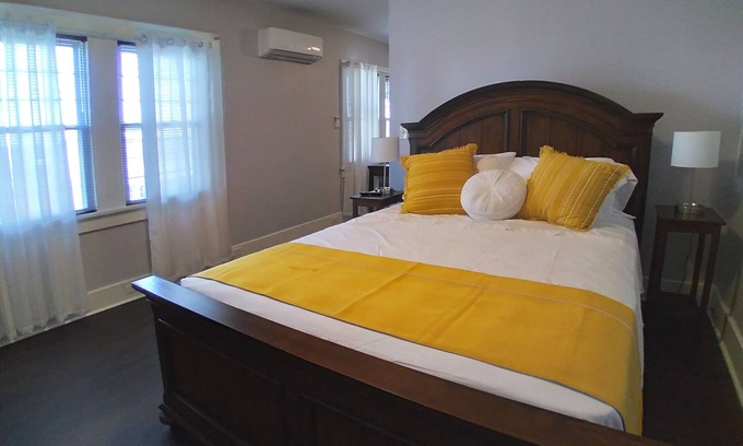McDonough Bed & Breakfast | Cozy Suite with Workspace - Ferry to French Quarter