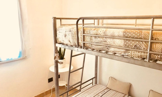 Syracuse House | Discover Barbera House with Pool and Tennis Facilities