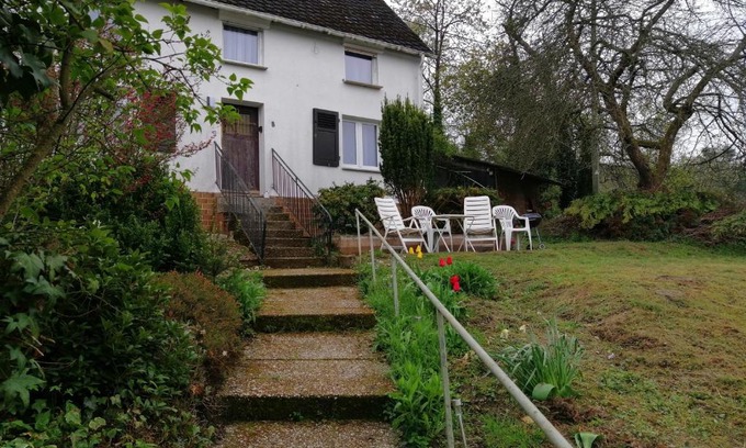 Altlay House | Pet-Friendly Escape at Barbora's Home - Rated 10/10