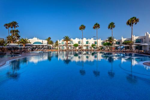 Corralejo Hotel | Relax at Barceló Corralejo Sands: Beachfront Oasis Awaits