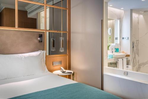Castellana Hotel | Experience Elegance at Barceló Emperatriz - 5-Star Retreat