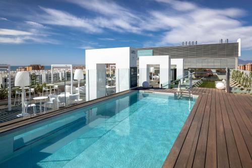 R.E.N.F.E. Hotel | Discover Barceló Malaga: Family-Friendly with Ocean Views