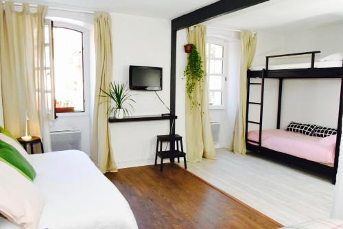 Barcelonnette Apartment | Pet-Friendly Barcelo Appart'hotel with Pool & Restaurant