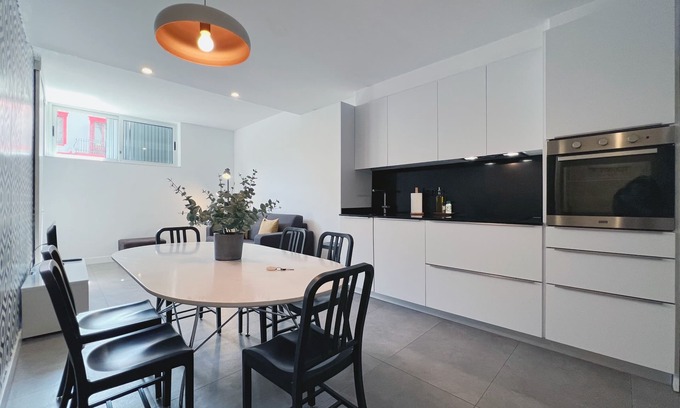 Diagonal Mar i el Front Maritim del Poblenou Apartment | Bright Barcelona Beach Apartment with Rooftop Terrace
