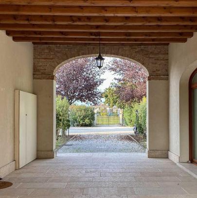 Fiesso d'Artico Apartment | Experience Appartamento C'est la vie in Beautiful Barchessa