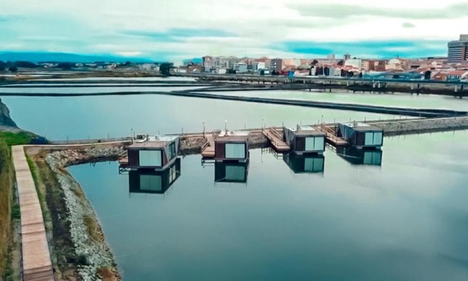 Aveiro Hotel | Experience Barcos Casa Aveiro: Oceanfront Bliss Awaits