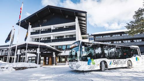 Geilo Apartment | Discover Bardøla Fjelltun: Family-Friendly Retreat with Pool