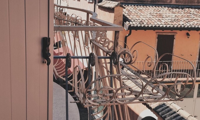Old Town House | Guest Rated 10/10 Stay at Bardoliners with Breakfast Included