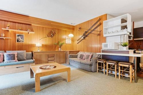 Formigal Apartment | CASA BARDOT: Family-Friendly with Direct Bus to Slopes