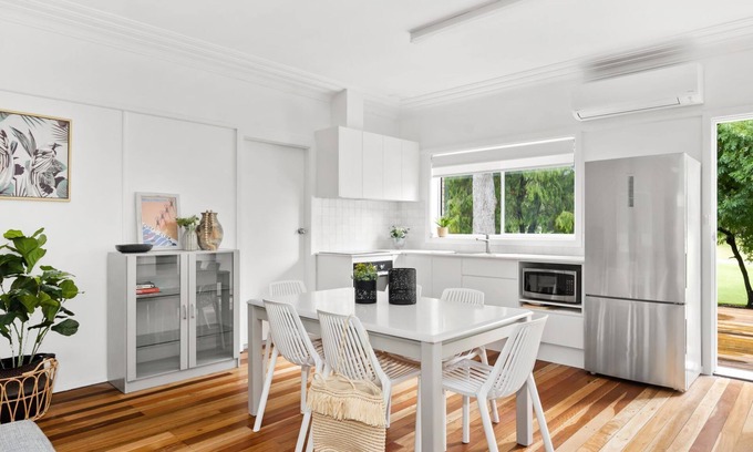 Mollymook Beach House | Relax at Barefoot Bungalow with Ocean Views & Pool Access