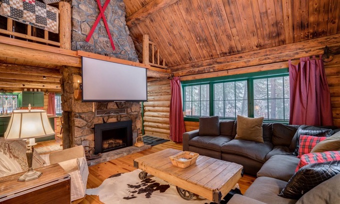 Leavenworth Cabin | Barenhutte - Whimsical Cabin In The Woods