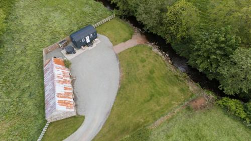 Magherafelt House | Pet-Friendly Barfield Shepherds Hut with Hot Tub & 9.9 Rating