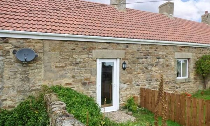 Darlington Cottage | Discover Barforth Hall Parlour: Pet-Friendly Retreat with Garden