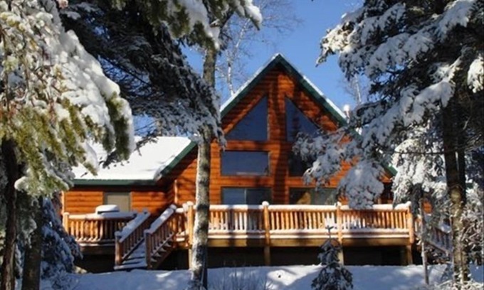 Land O Lakes Ski Chalet | Budget-Friendly Lakefront Retreat with Campfire Charm
