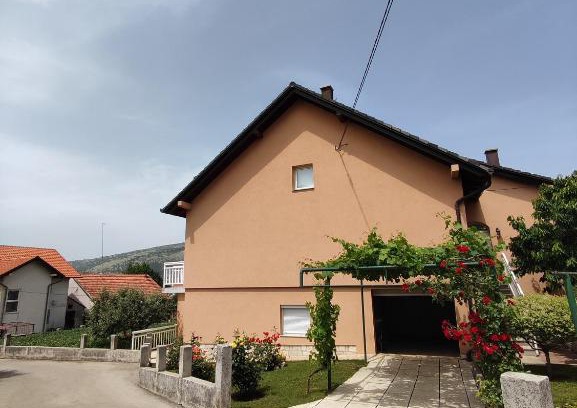 Canton 10 Apartment | Guest Rated 9.9: Barišić - Family-Friendly Comfort Awaits