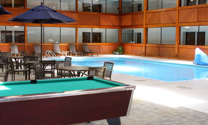 Superior Hotel | Relax at Barker's Island Inn Resort: Pool, Spa & Dining