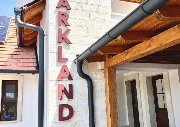 Tarcal Apartment | Comfortable Barkland Apartman: Family-Friendly Getaway