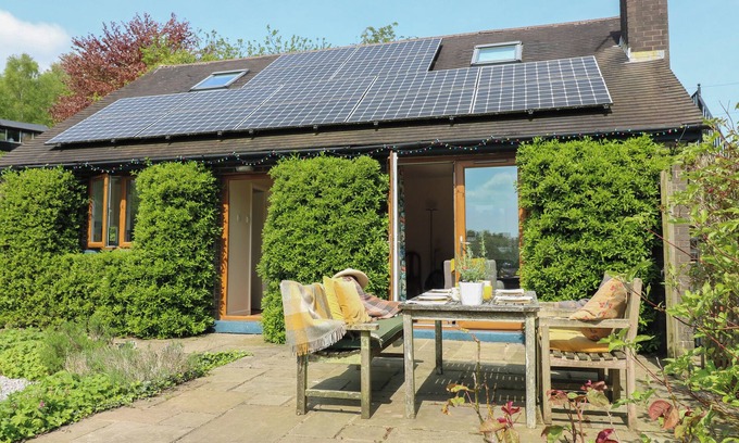 Oakamoor Cottage | Pet-Friendly Barks Cottage: Top-Rated Getaway in Oakamoor